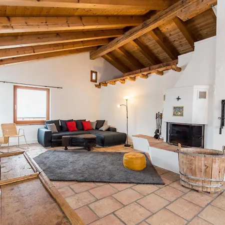 アパート Chasa La Tschuffa *